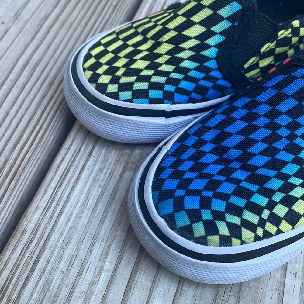 Tommy Bahama Boys Rainbow Checkerboard Slip-On Sneakers Canvas Shoes Size 7